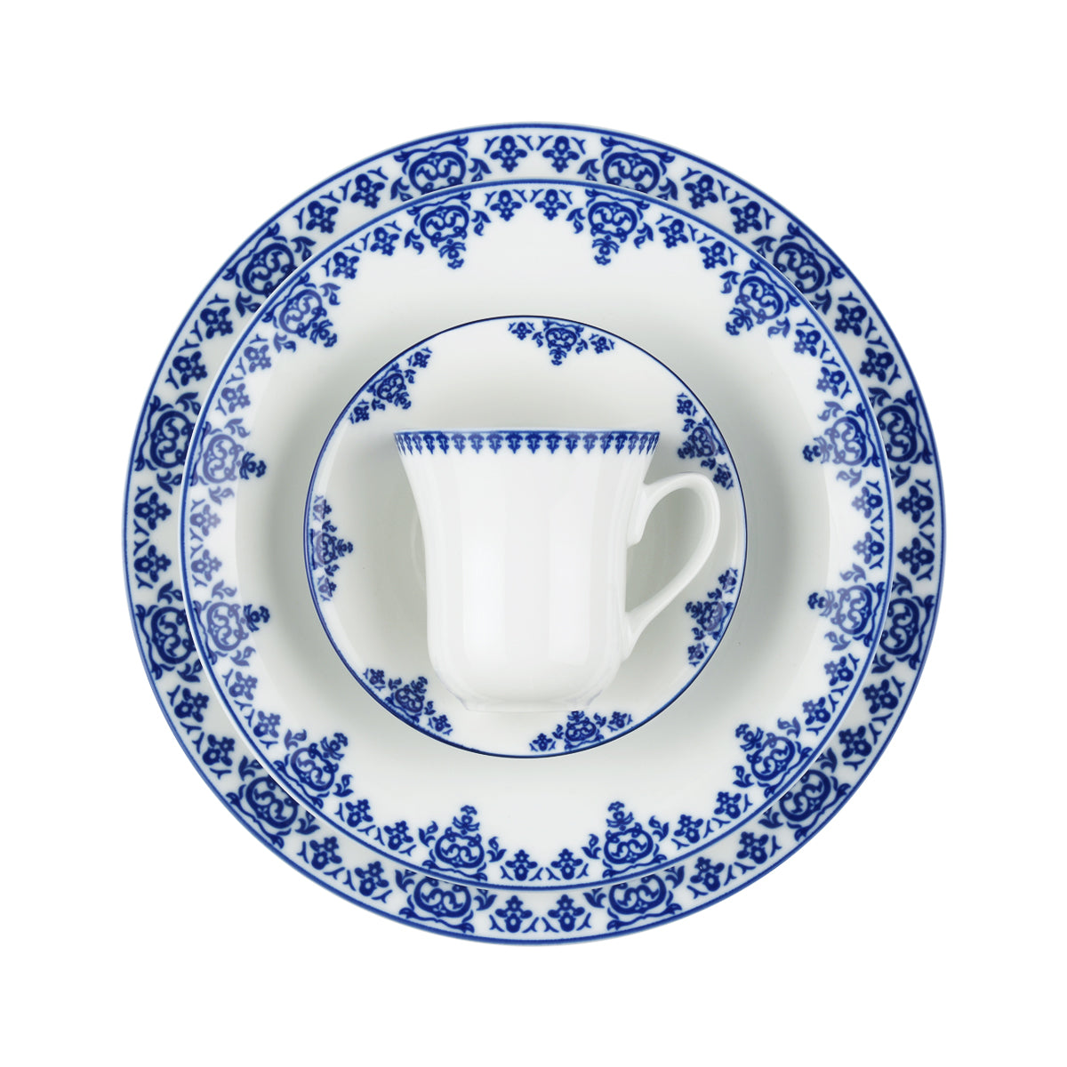 Portugal kuvert med kopp, tefat og tallerkener i hvitt porselen med blå ornamentdekor.
Focal point: Midt på koppen.