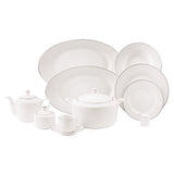 Oversikt over Radiance Silver-serviset med tallerkener, serveringsfat, suppeterrin, tekanne, sukkerskål og kopp.